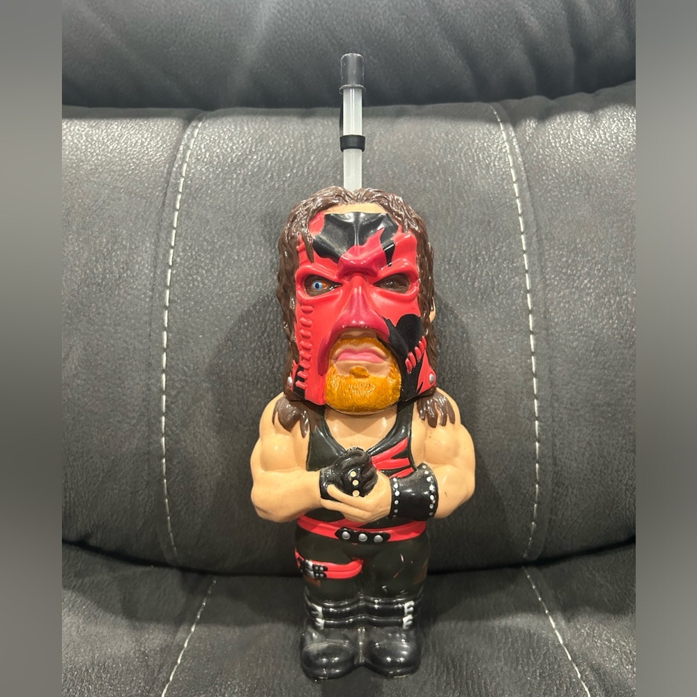 WWF/ WWE Kane 3-D Big Sipper Water Bottle & Vintage & rare!